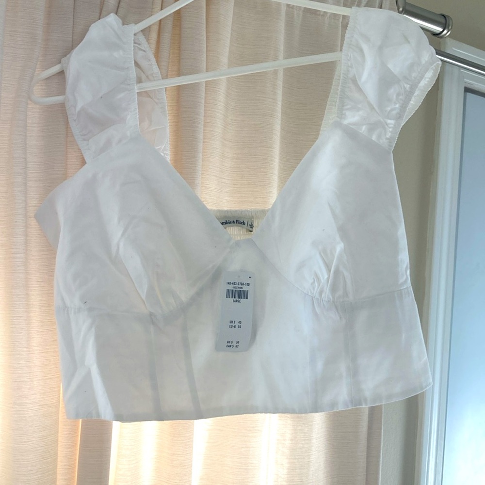 NWOT. Abercrombie & Fitch White Crop Top. Large.